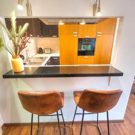 Chic 2bedroom Near Ferries Cesi1-1 Διαμέρισμα *