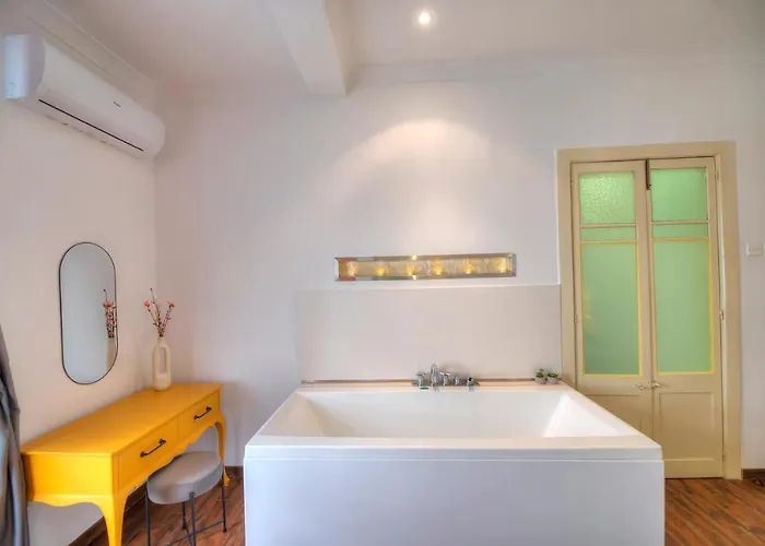 Chic 2bedroom Near Ferries Cesi1-1 Apartment *