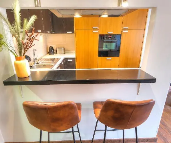 Chic 2bedroom Near Ferries Cesi1-1 Apartment *