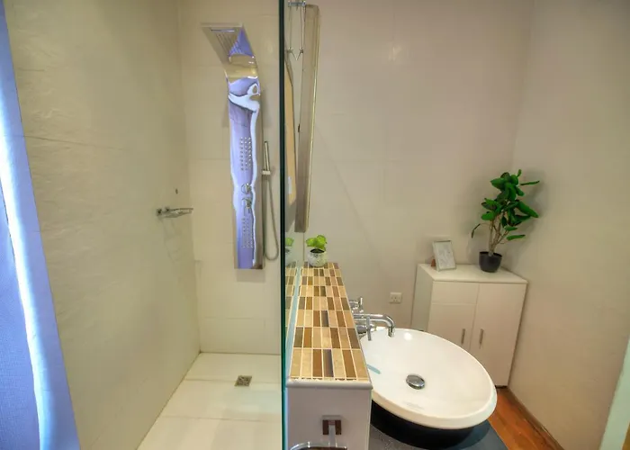 Apartment Chic 2bedroom Near Ferries Cesi1-1